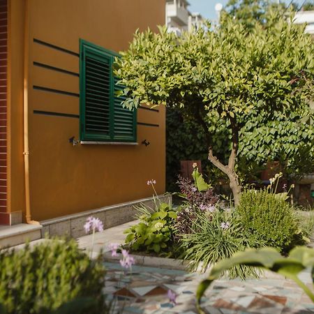 Rare Durres Apartment With Private Parking & Garden Екстериор снимка