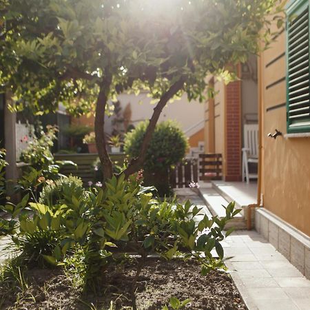 Rare Durres Apartment With Private Parking & Garden Екстериор снимка