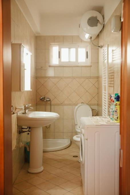 Rare Durres Apartment With Private Parking & Garden Екстериор снимка