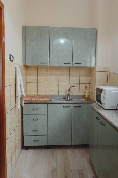 Rare Durres Apartment With Private Parking & Garden Екстериор снимка