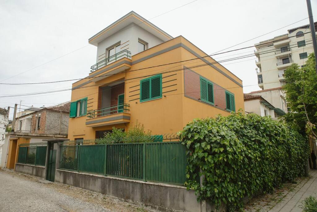 Rare Durres Apartment With Private Parking & Garden Екстериор снимка