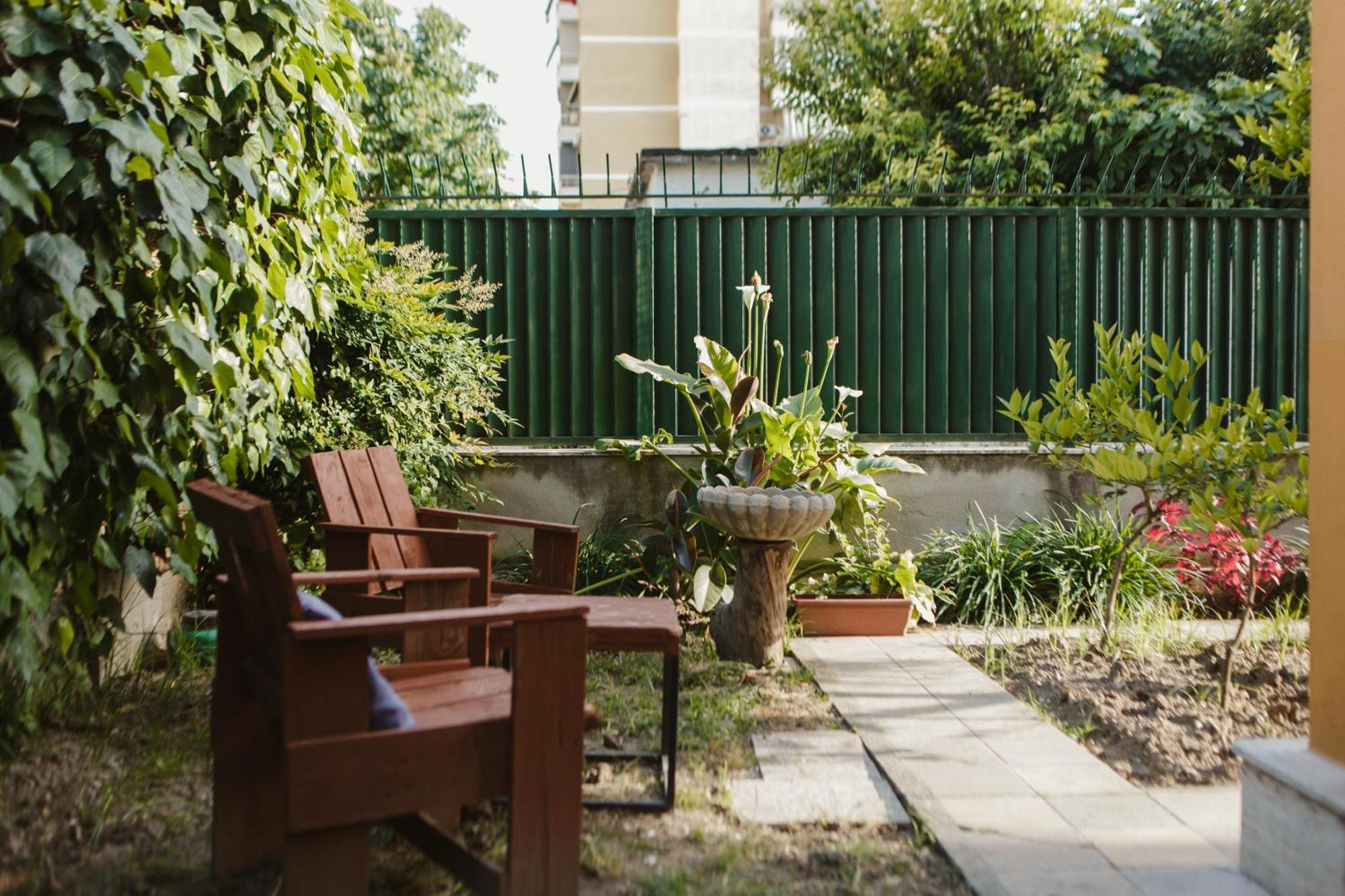 Rare Durres Apartment With Private Parking & Garden Екстериор снимка
